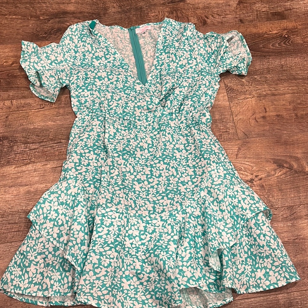 Spring/summer dress. Size:M. Lined. Green and white.